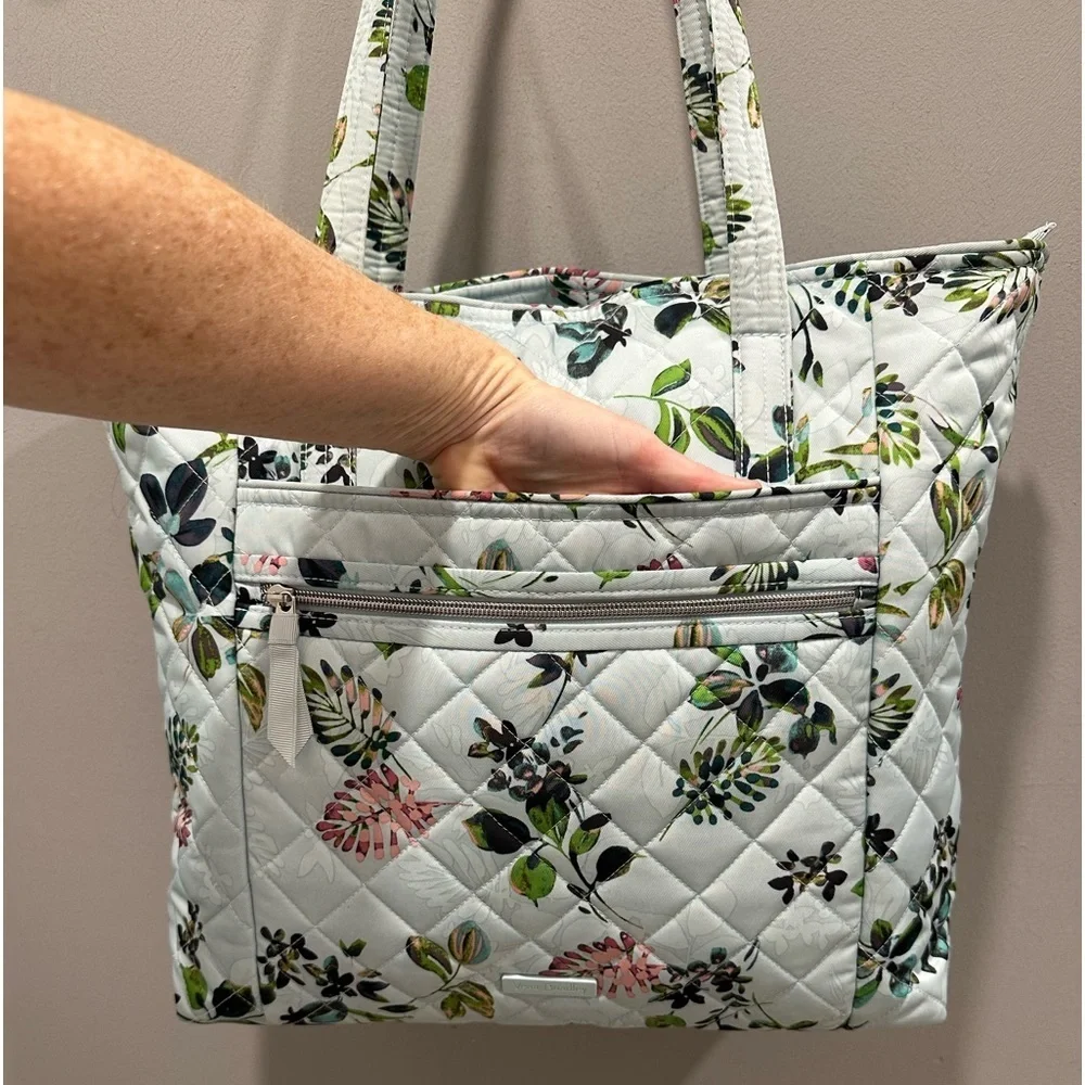 Vera Bradley Seawater Blooms Large Zippered Tote in Performance Twill (NWOT)